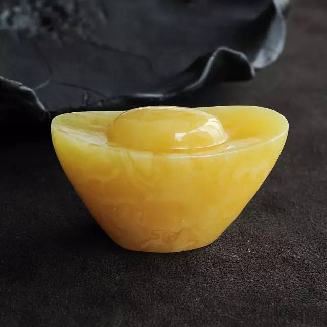 蜜蜡元宝红掌柜